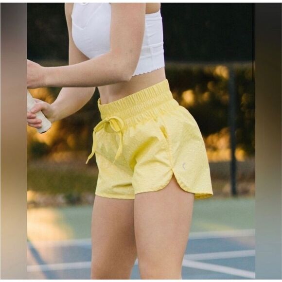 Zyia Active Lemon Fizzy Bubble Shorts Medium - Picture 1 of 7
